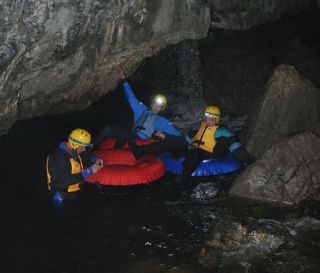  Unterirdisches Rafting 